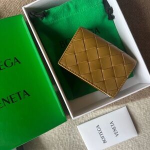 BNIB Bottega veneta trifold wallet